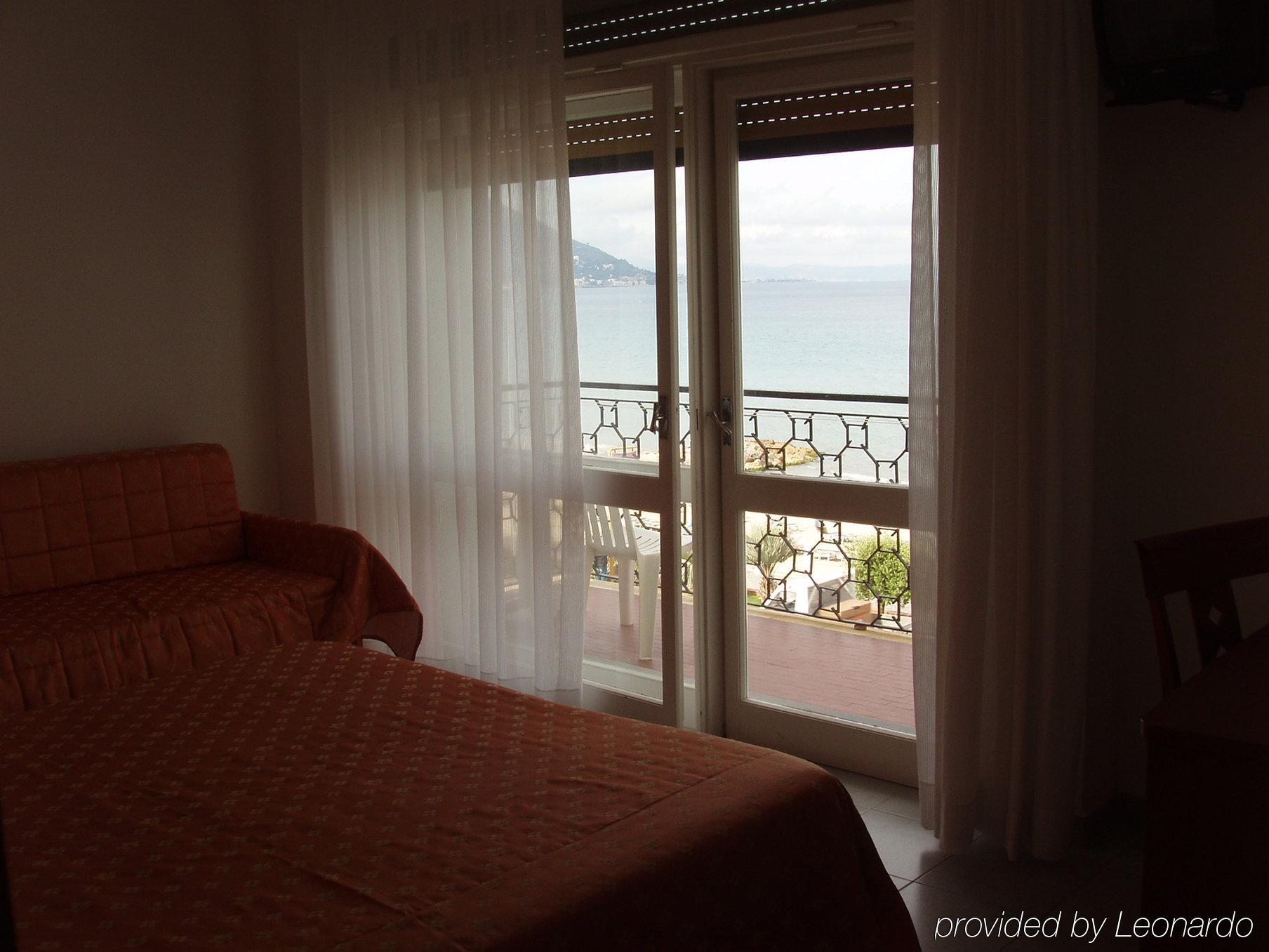 Hotel Aquilia Laigueglia Room photo
